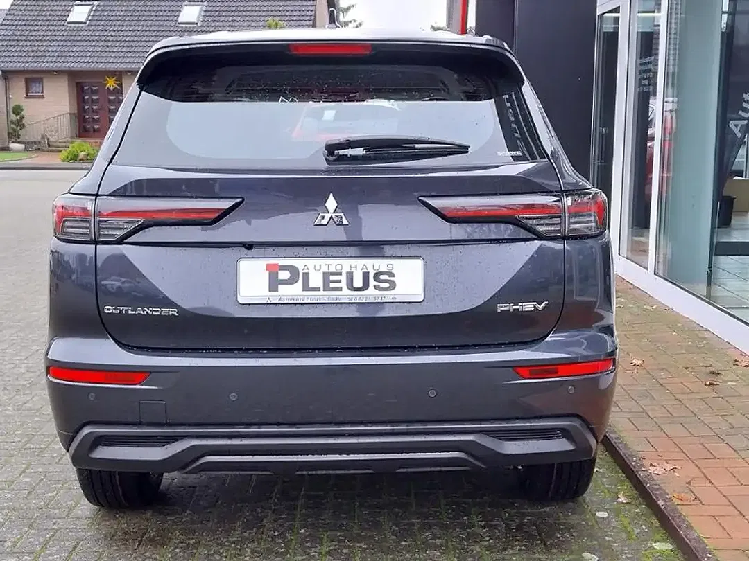 Mitsubishi Outlander - Thumbnail 5