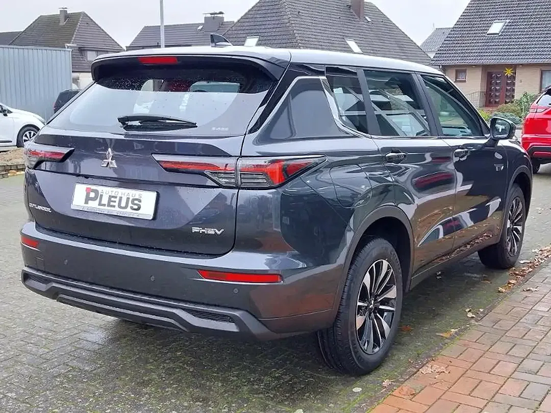 Mitsubishi Outlander - Thumbnail 6