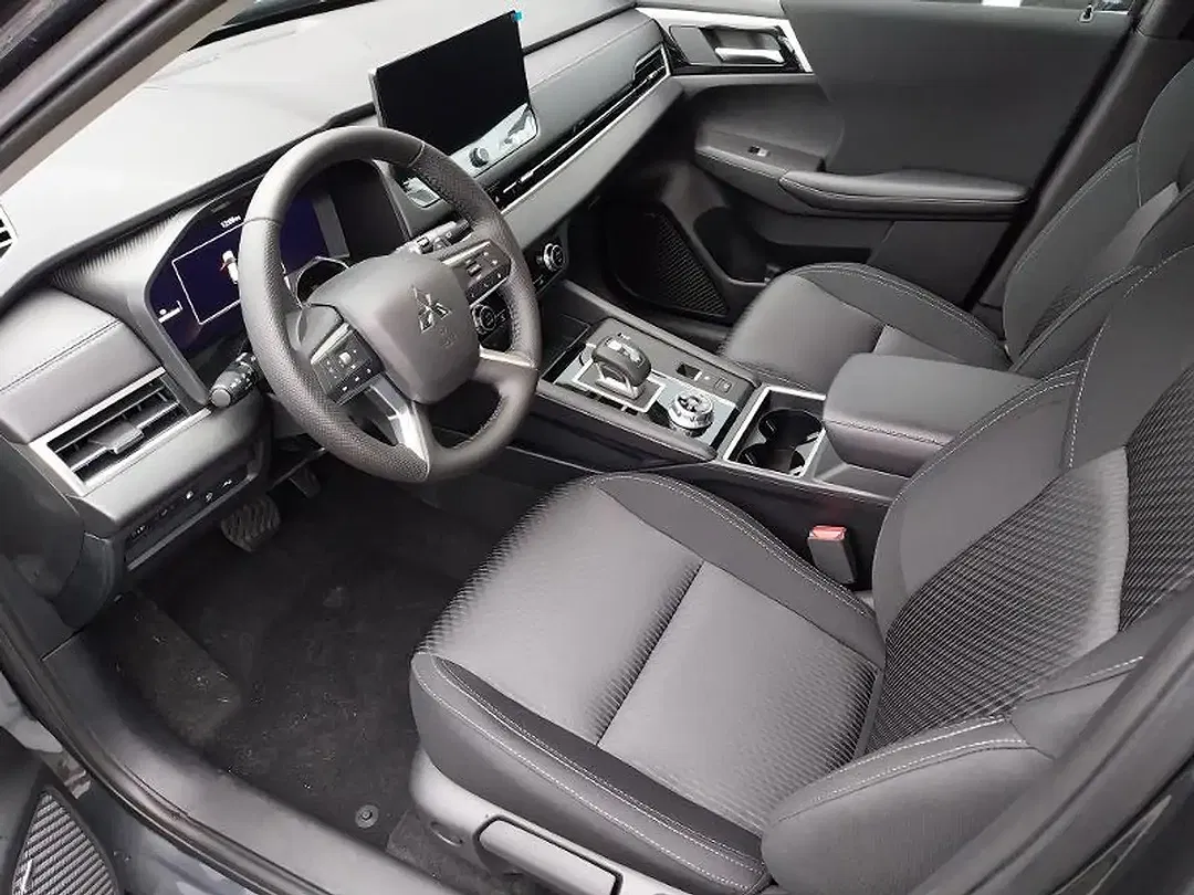 Mitsubishi Outlander - Thumbnail 9
