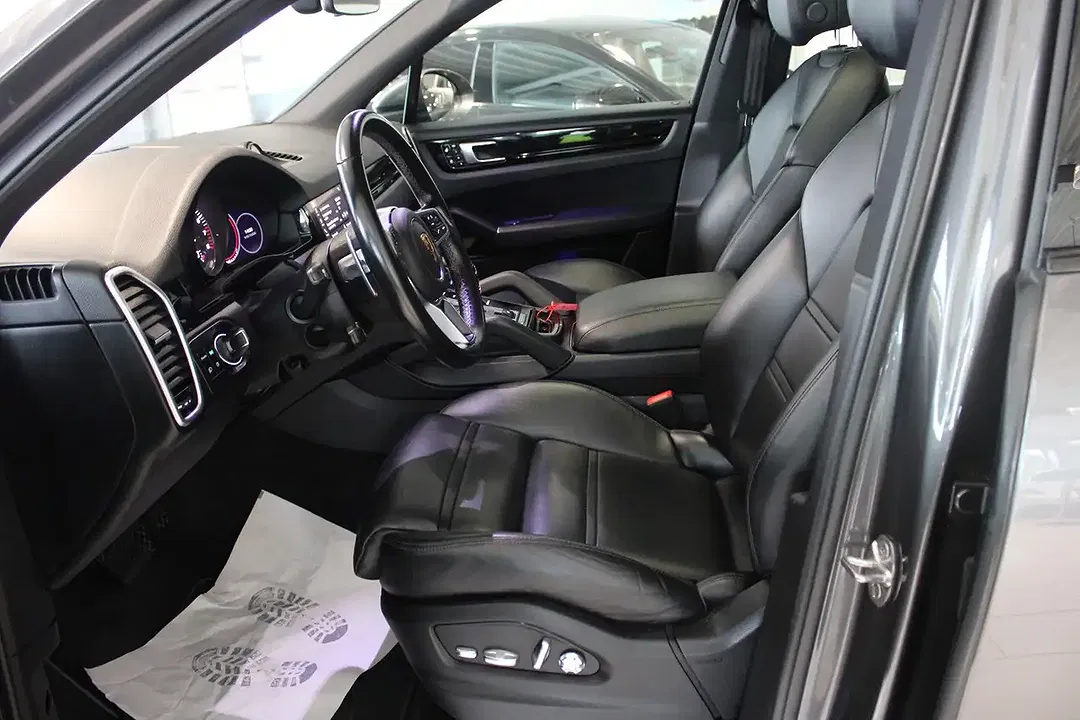 Porsche Cayenne - Thumbnail 13