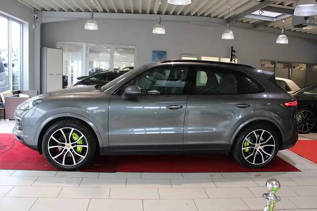 Porsche Cayenne - Thumbnail 2