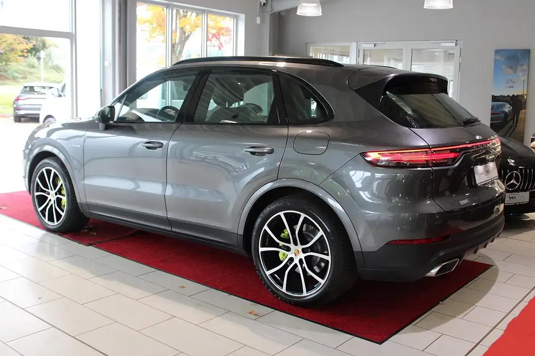 Porsche Cayenne - Thumbnail 3