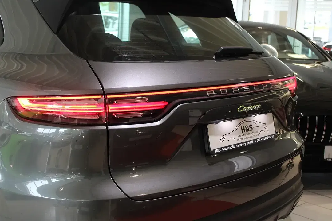 Porsche Cayenne - Thumbnail 4