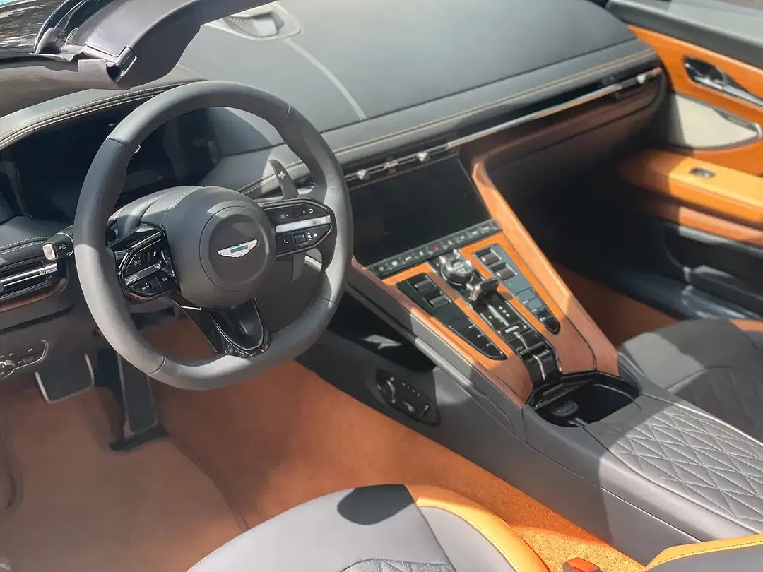 Aston Martin DB12 - Thumbnail 8