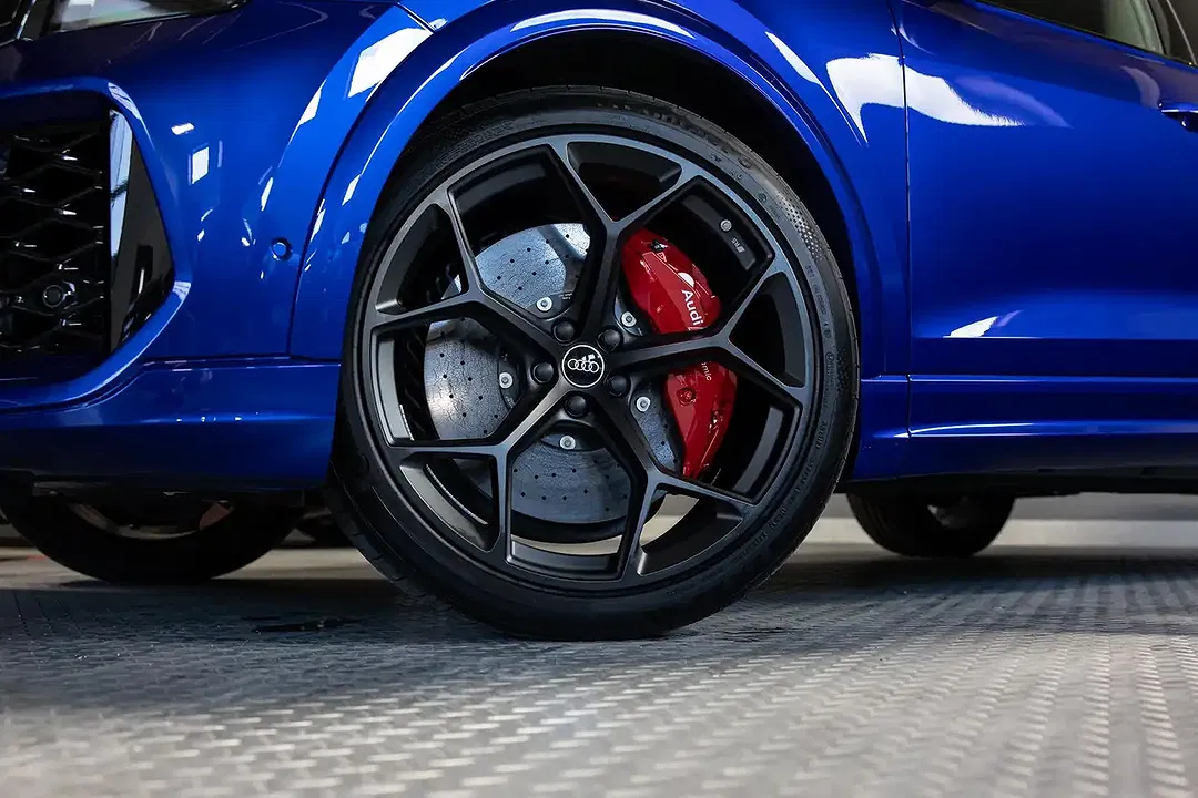 Audi RS Q8 - Thumbnail 2