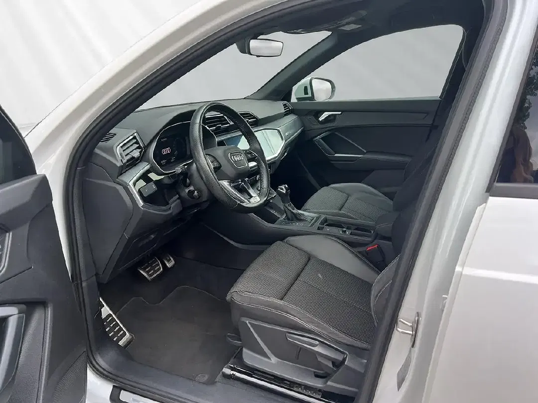 Audi Q3 - Thumbnail 9