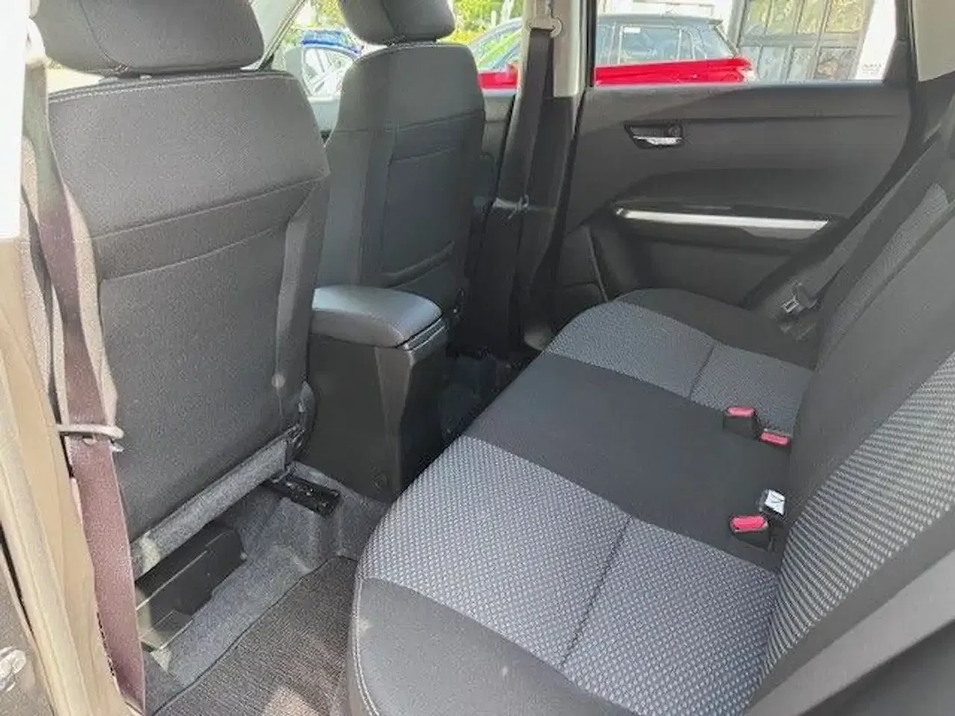 Suzuki Vitara - Thumbnail 14