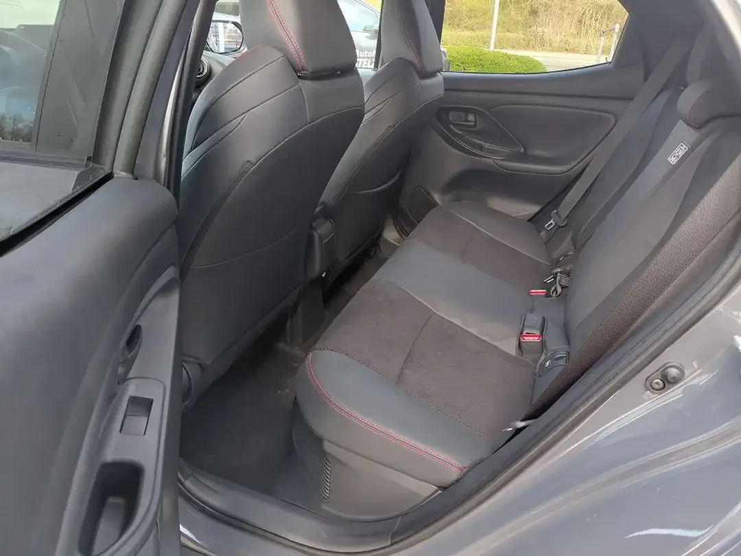 Toyota Yaris - Thumbnail 10