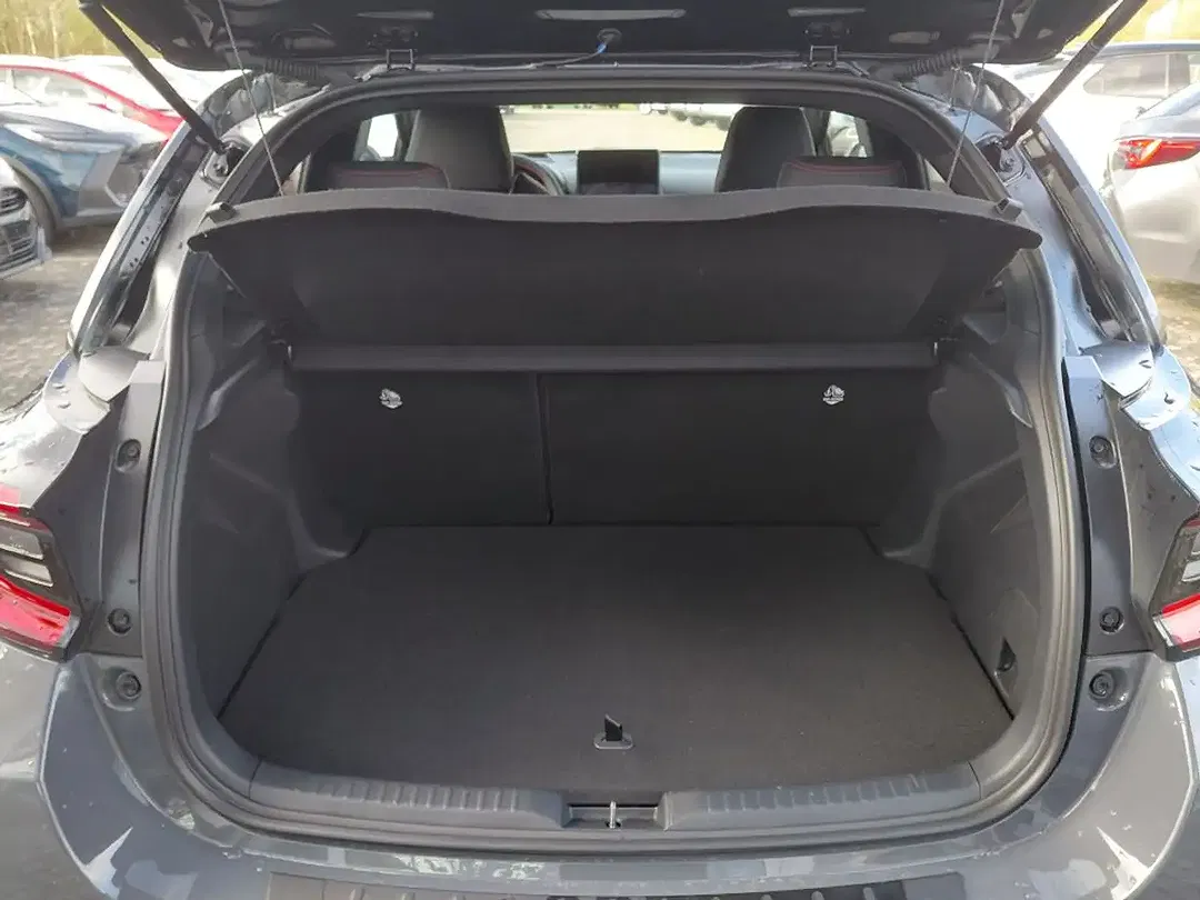 Toyota Yaris - Thumbnail 11