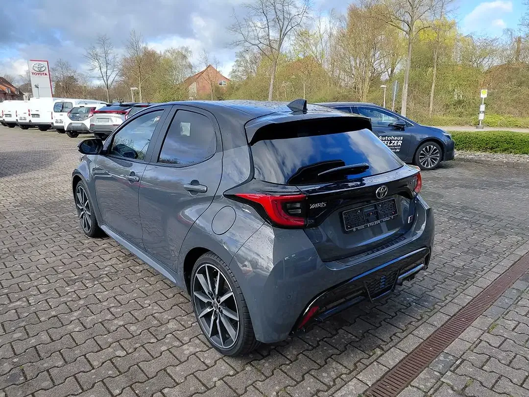 Toyota Yaris - Thumbnail 3