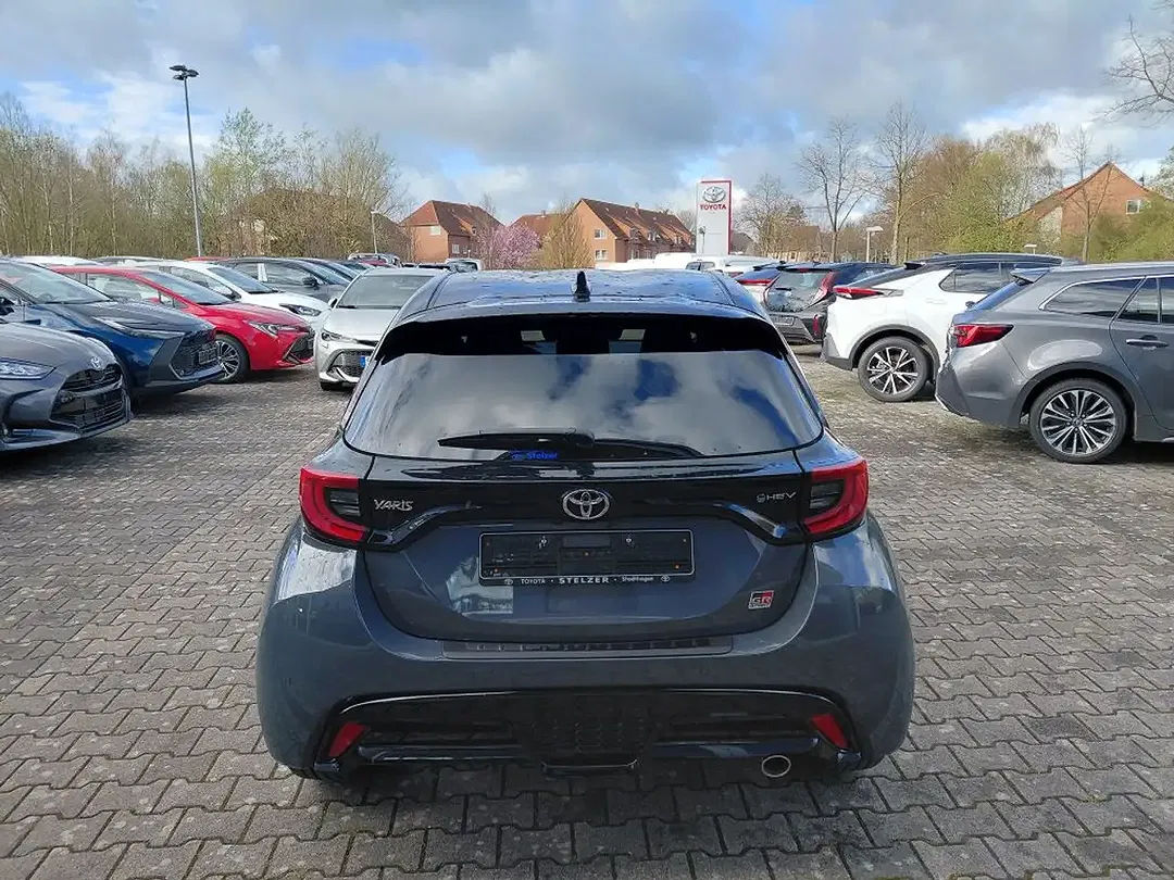 Toyota Yaris - Thumbnail 4