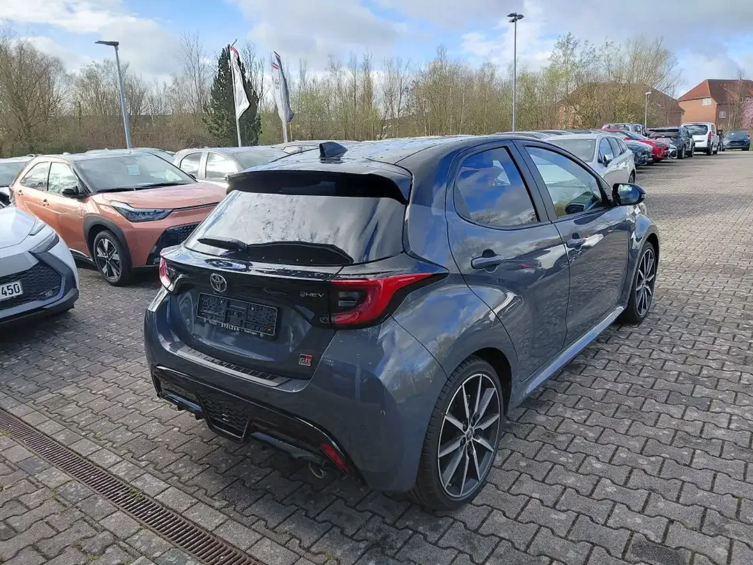 Toyota Yaris - Thumbnail 5