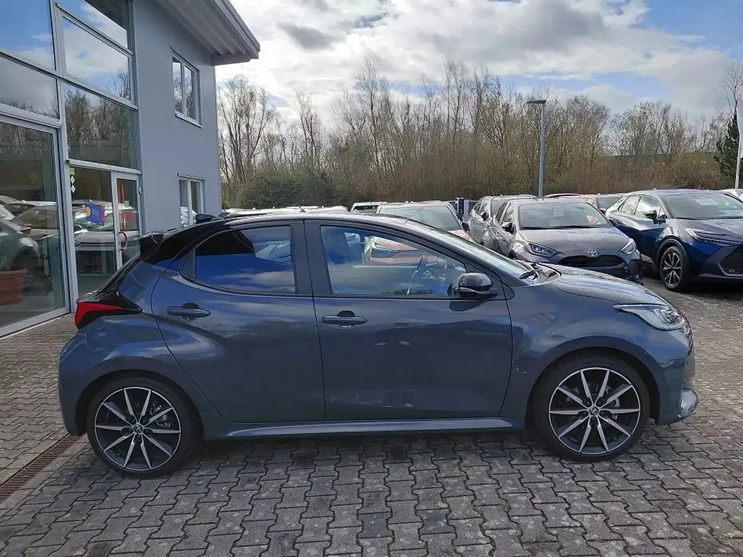 Toyota Yaris - Thumbnail 6