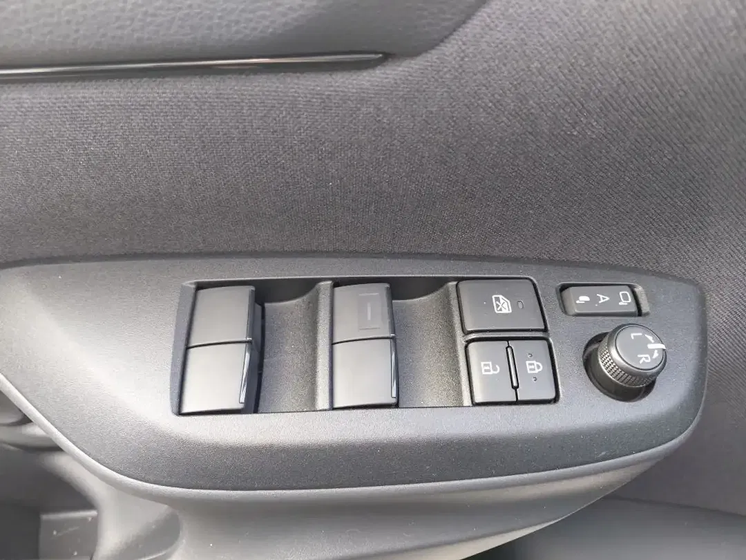 Toyota Yaris - Thumbnail 9