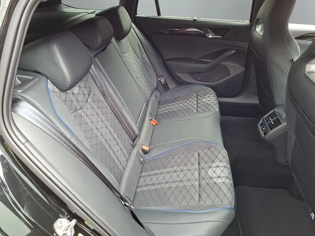 Volkswagen Passat Variant - Thumbnail 12