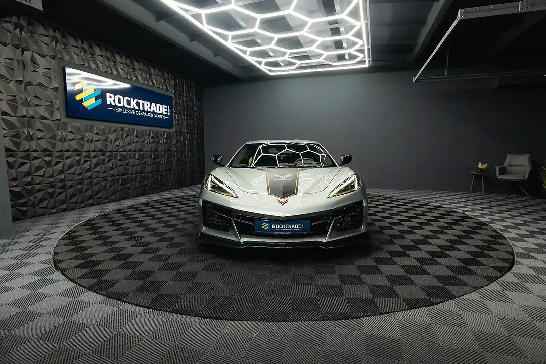 Corvette C8 - Thumbnail 2