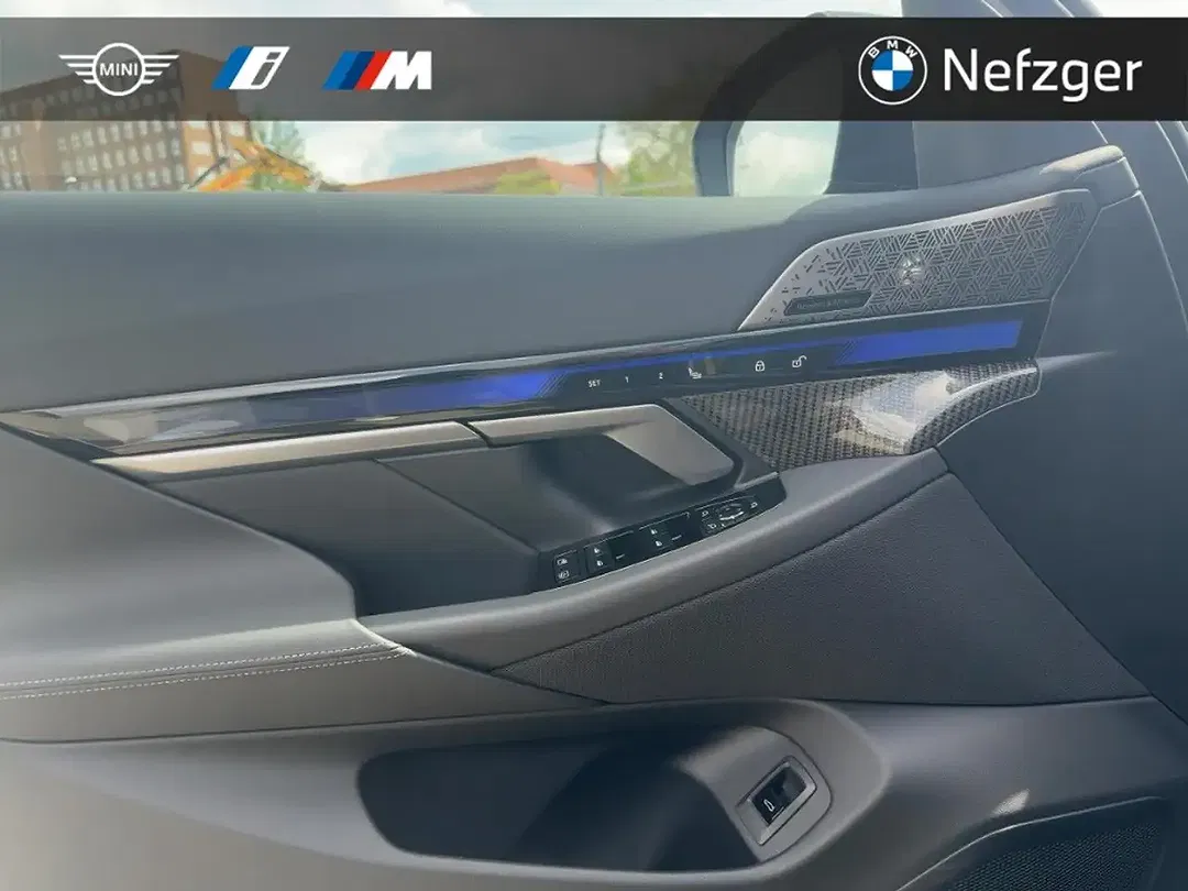 BMW M5 - Thumbnail 13