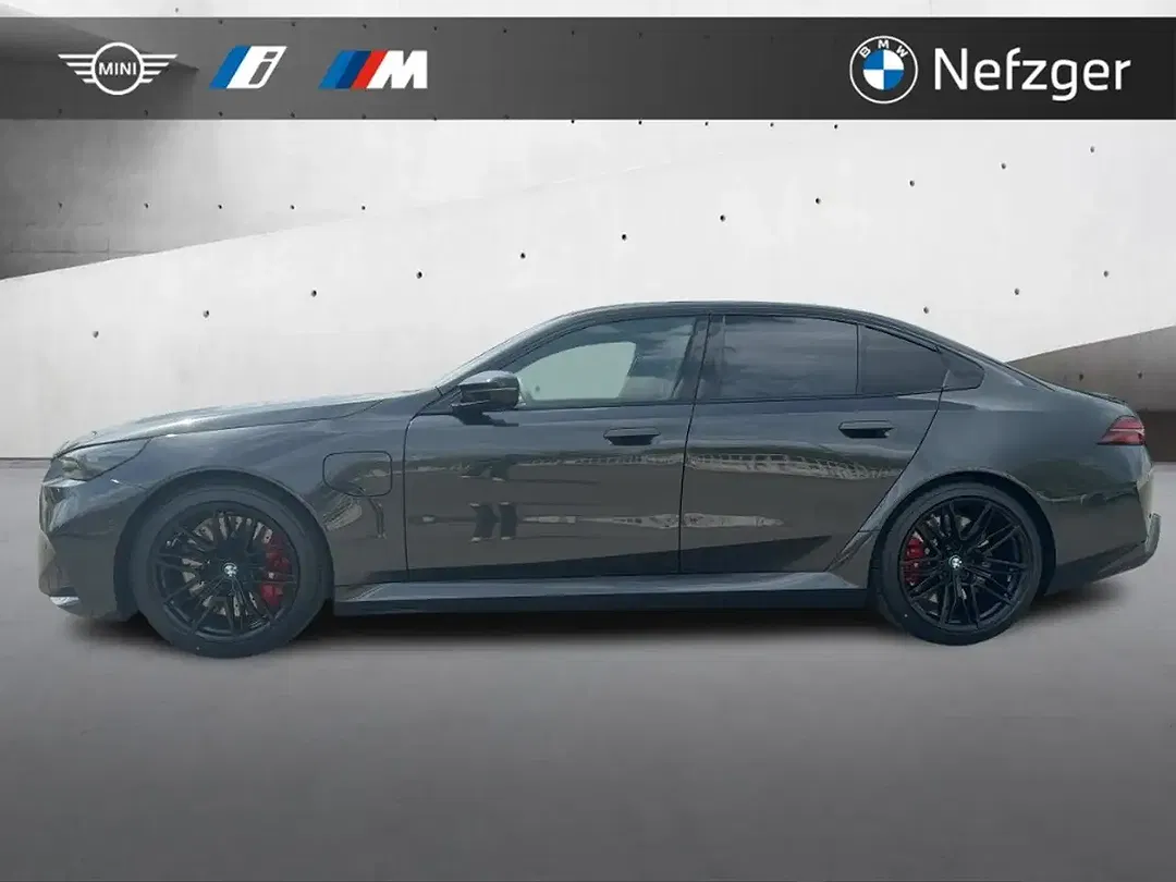 BMW M5 - Thumbnail 2