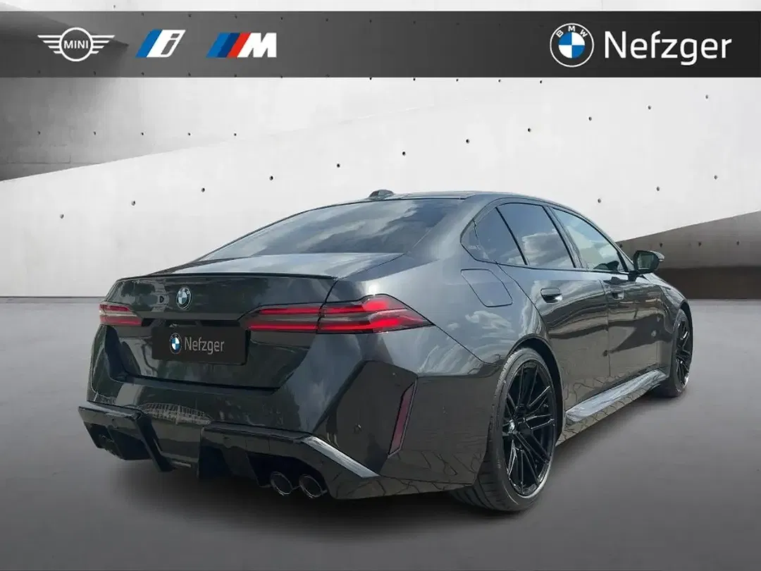BMW M5 - Thumbnail 4