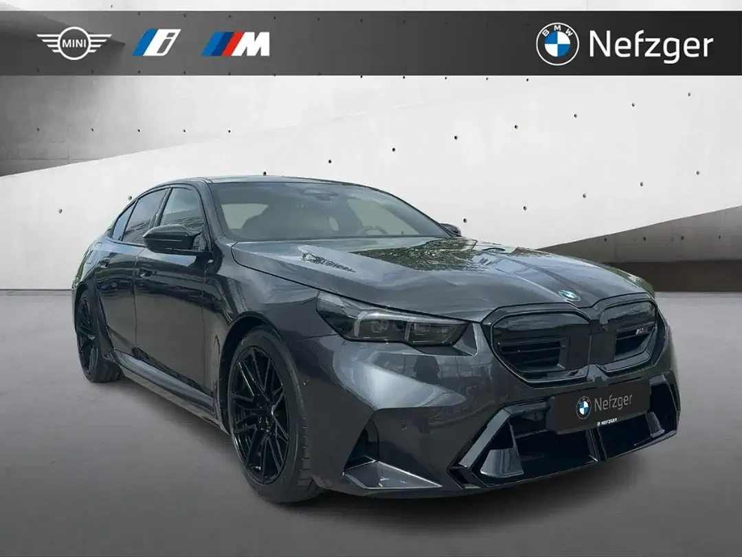BMW M5 - Thumbnail 5