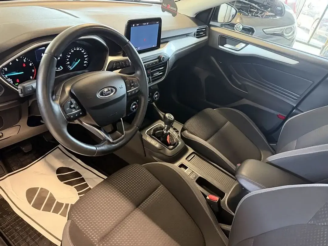 Ford Focus - Thumbnail 13