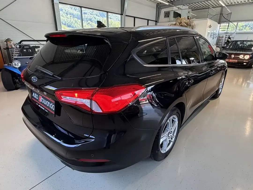 Ford Focus - Thumbnail 6