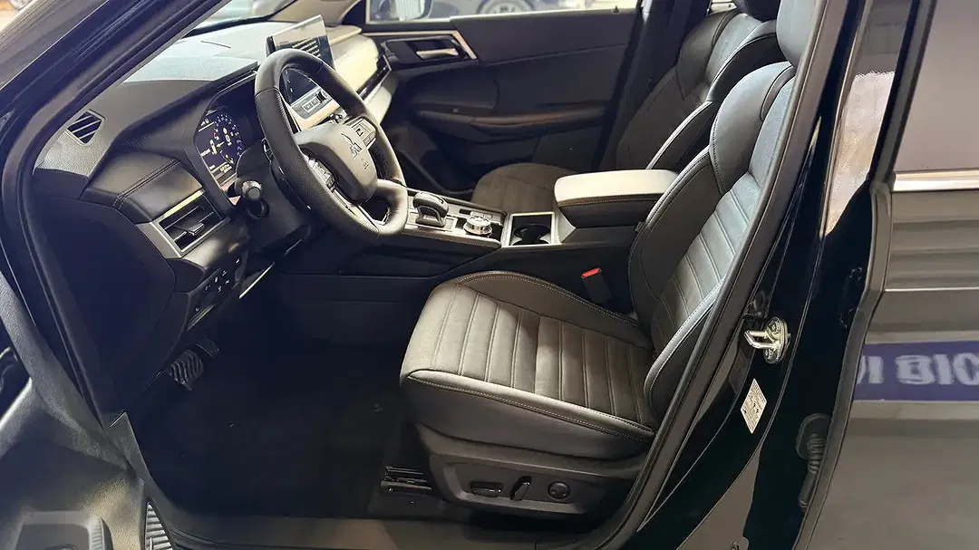 Mitsubishi Outlander - Thumbnail 3