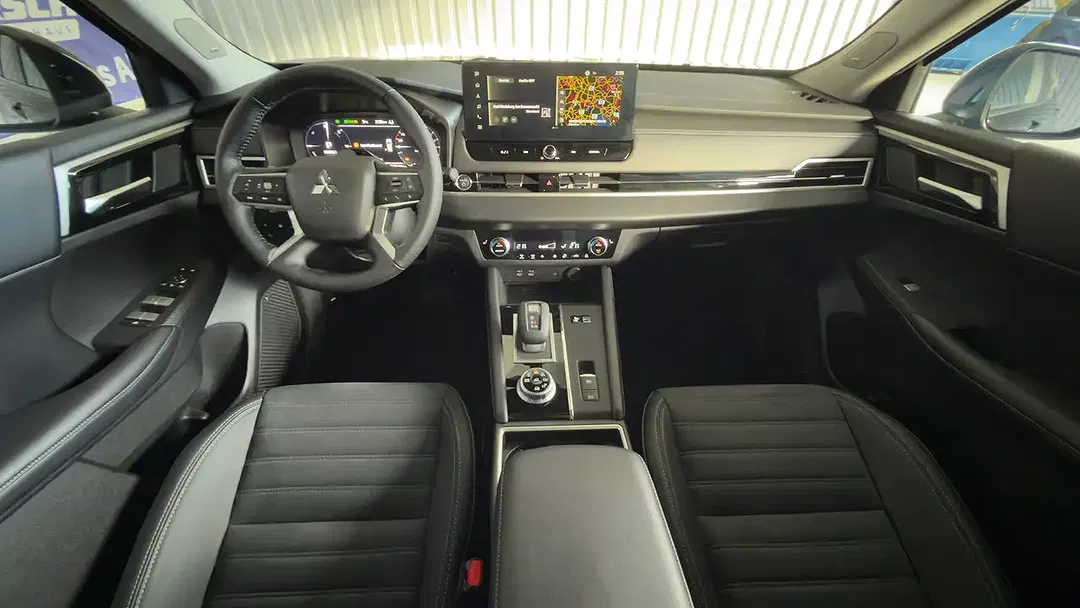 Mitsubishi Outlander - Thumbnail 4