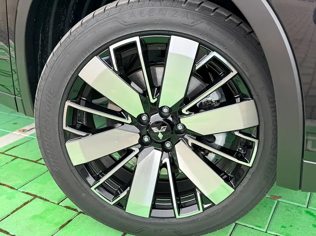 Mitsubishi Outlander - Thumbnail 5