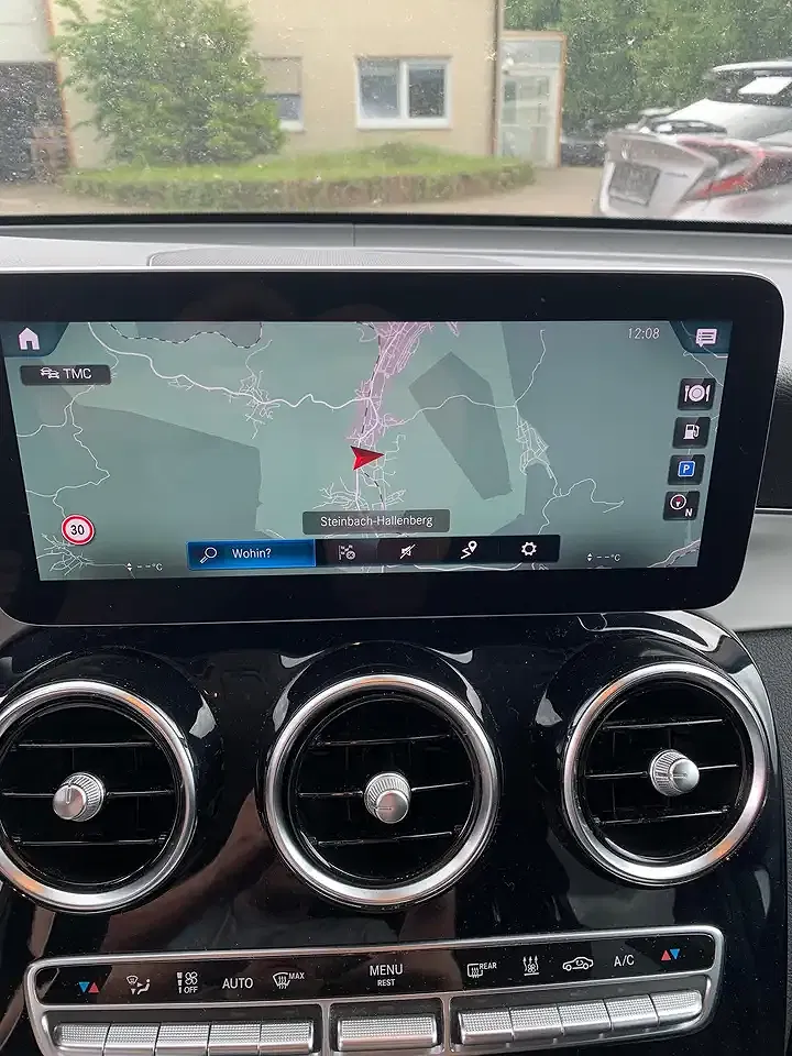 Mercedes-Benz GLC 300 - Thumbnail 14