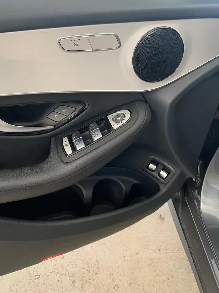 Mercedes-Benz GLC 300 - Thumbnail 6
