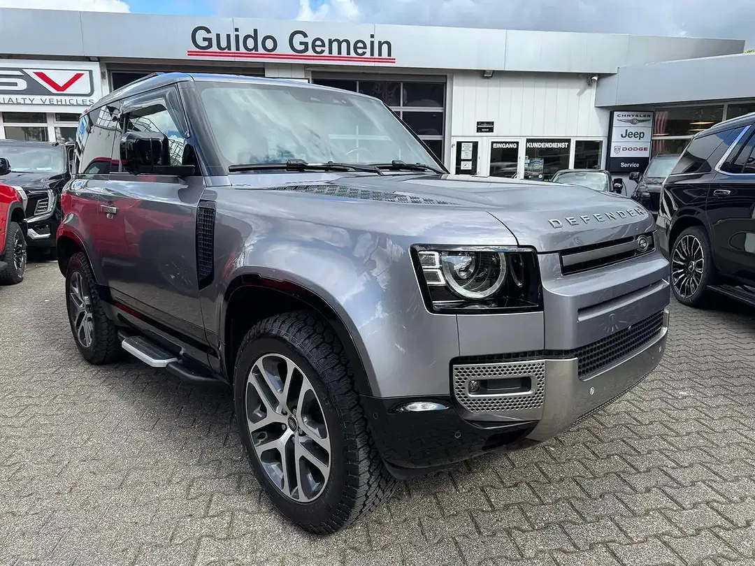 Land Rover Defender - Thumbnail 1