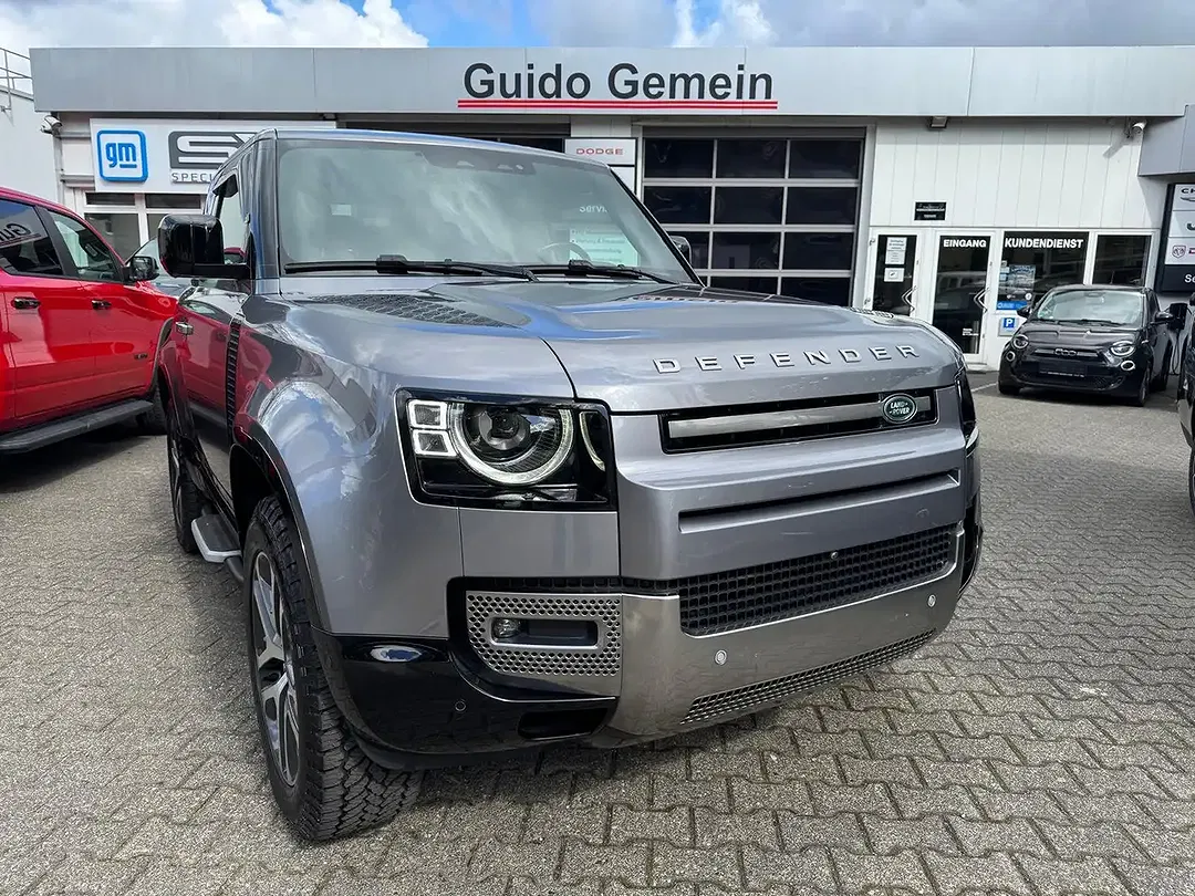 Land Rover Defender - Thumbnail 2