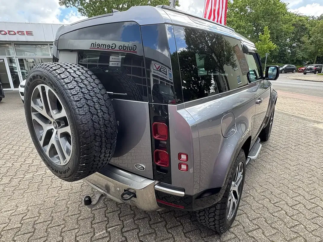 Land Rover Defender - Thumbnail 5