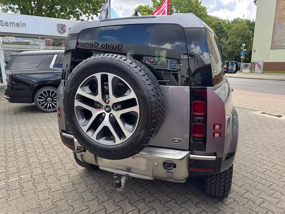 Land Rover Defender - Thumbnail 6