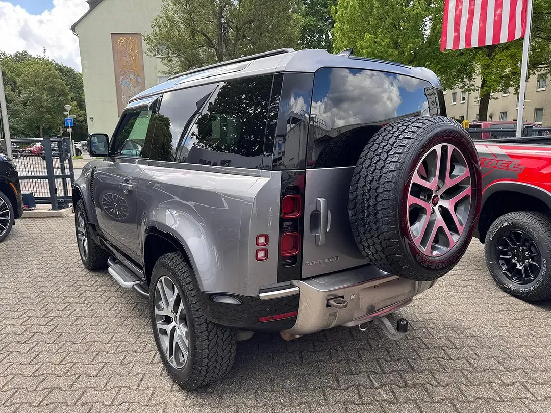 Land Rover Defender - Thumbnail 8