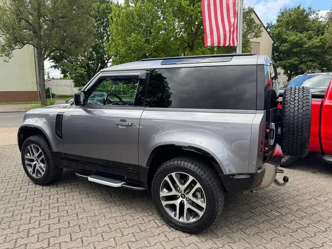 Land Rover Defender - Thumbnail 9