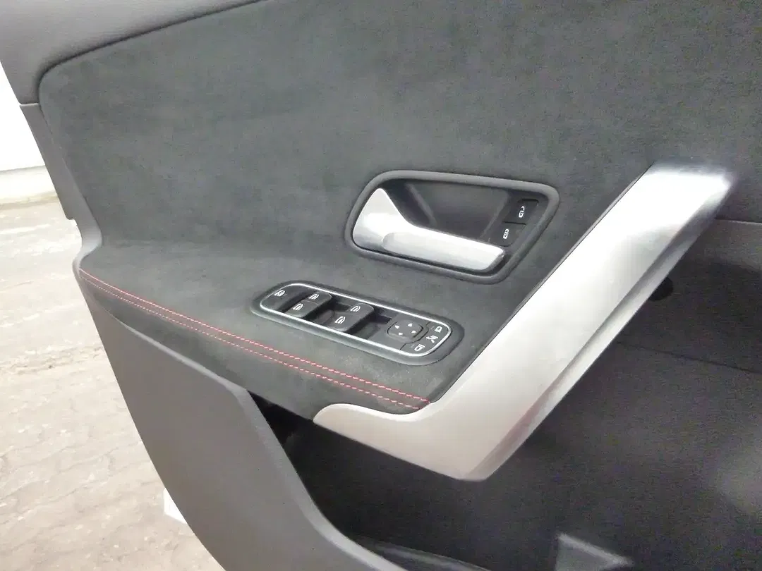 Mercedes-Benz A 250 - Thumbnail 11