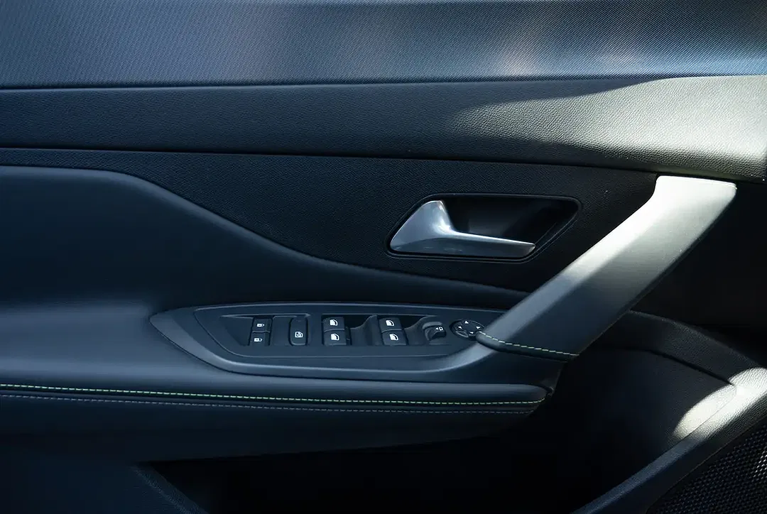 Peugeot 308 - Thumbnail 12