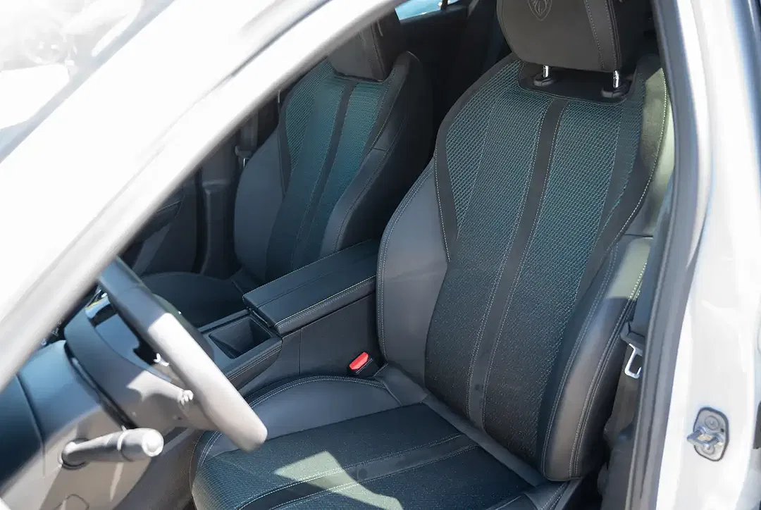 Peugeot 308 - Thumbnail 6