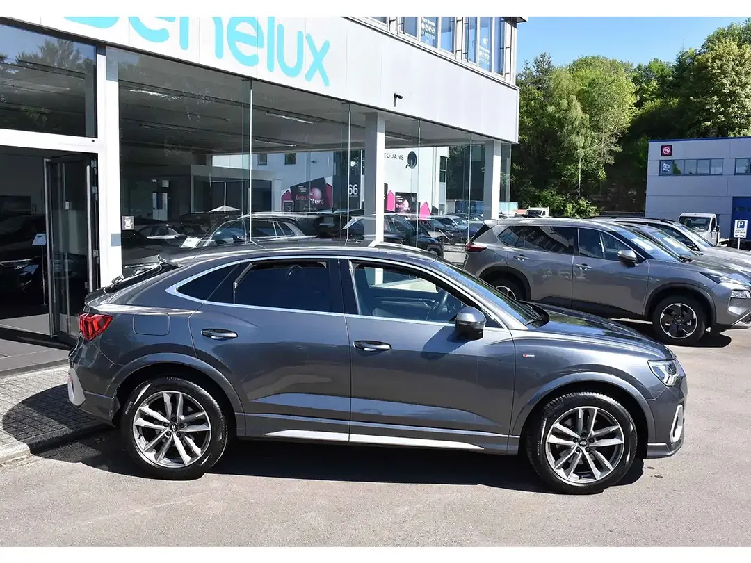 Audi Q3 - Thumbnail 3