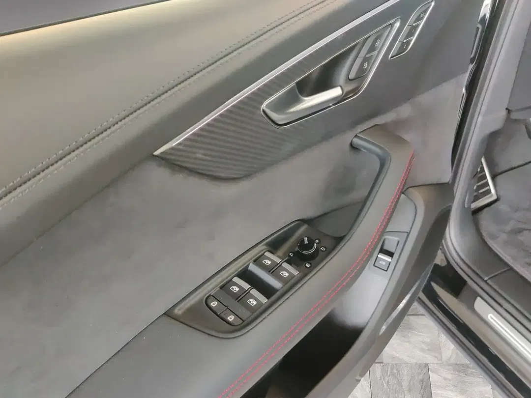 Audi Q7 - Thumbnail 11