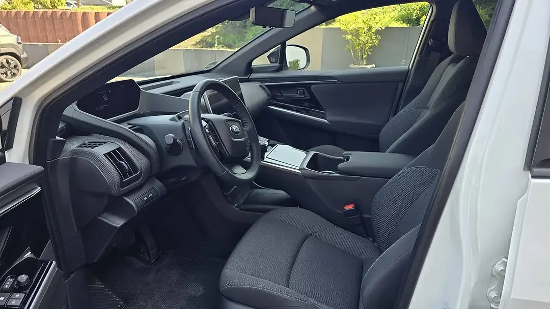 Subaru Solterra - Thumbnail 8