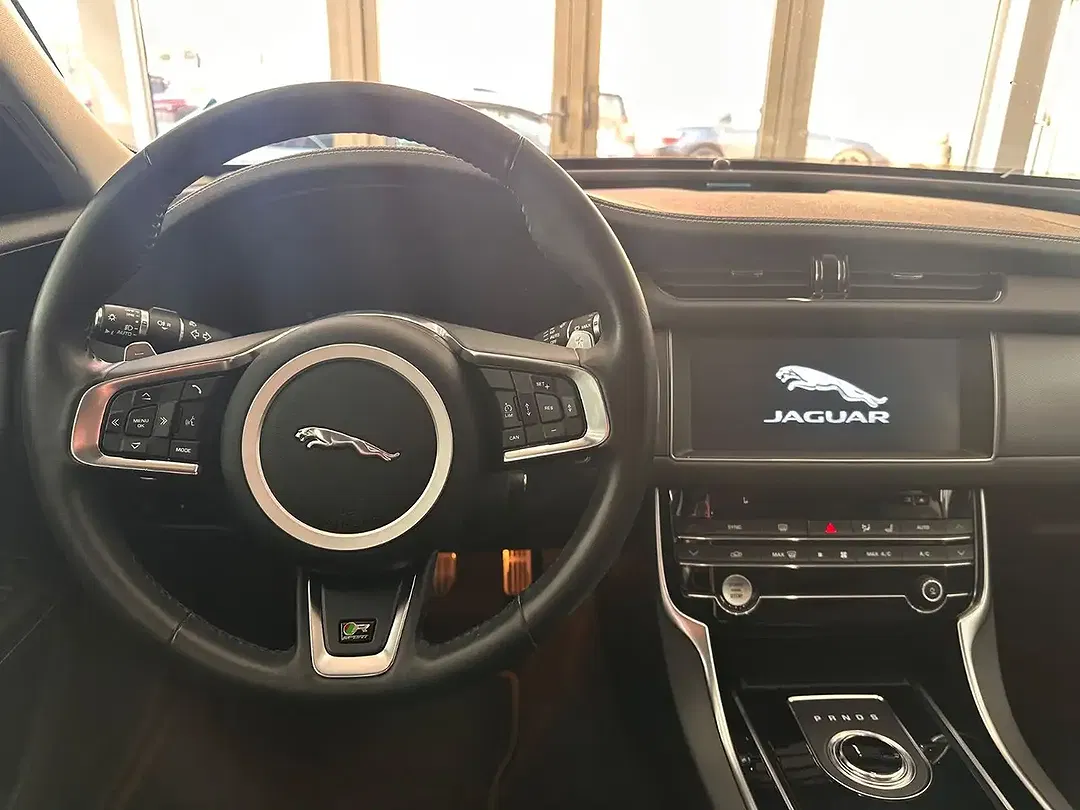 Jaguar XF - Thumbnail 12