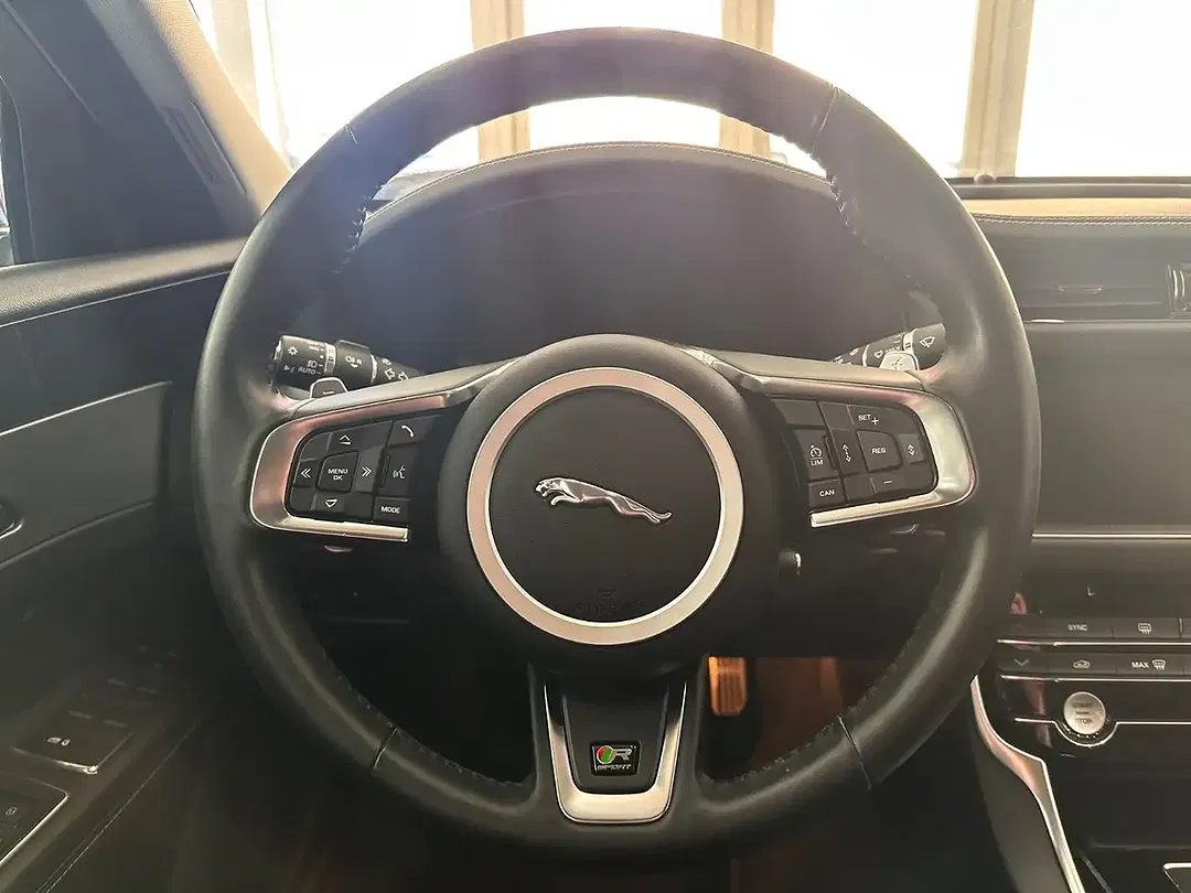 Jaguar XF - Thumbnail 13