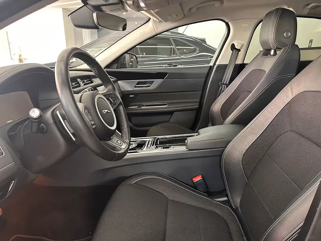 Jaguar XF - Thumbnail 18