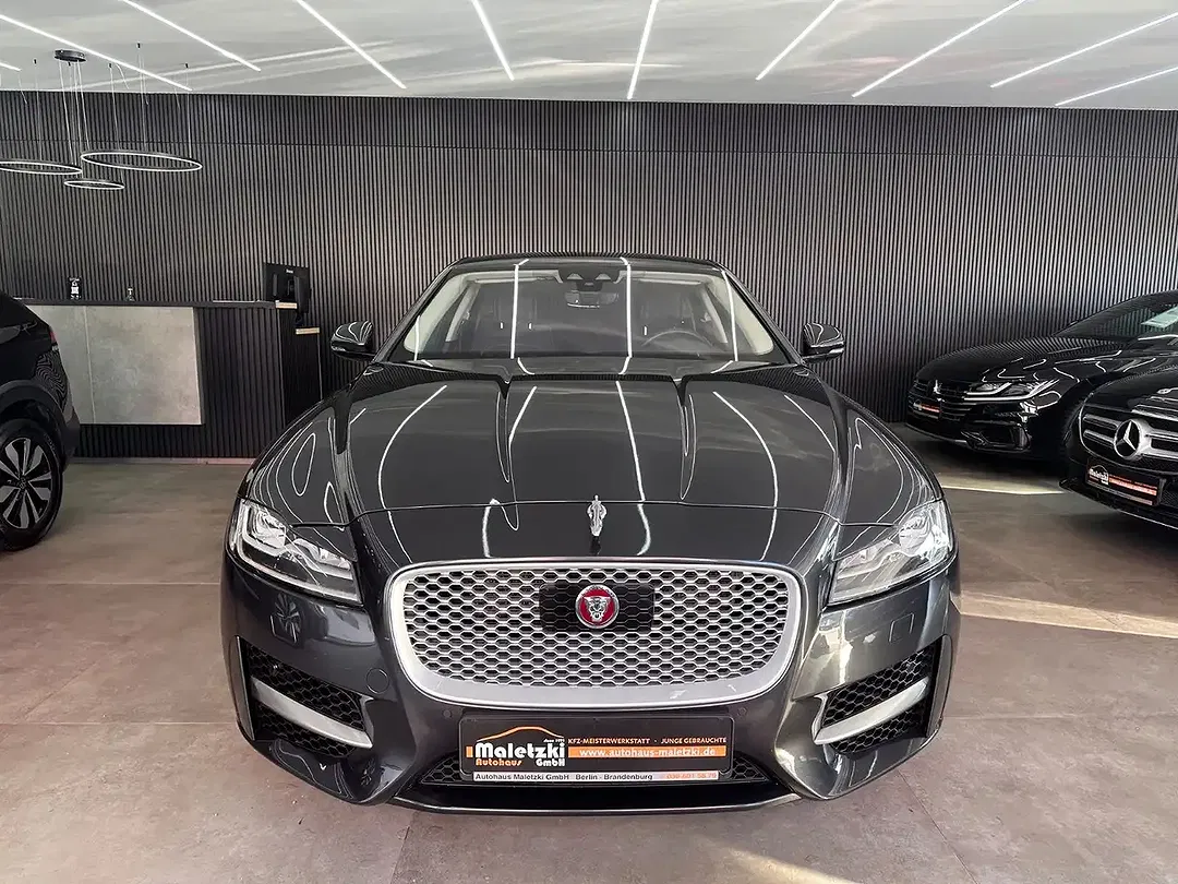 Jaguar XF - Thumbnail 2