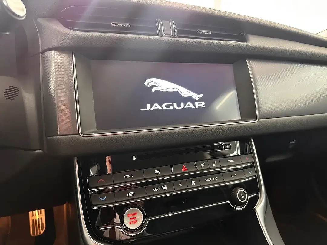 Jaguar XF - Thumbnail 24