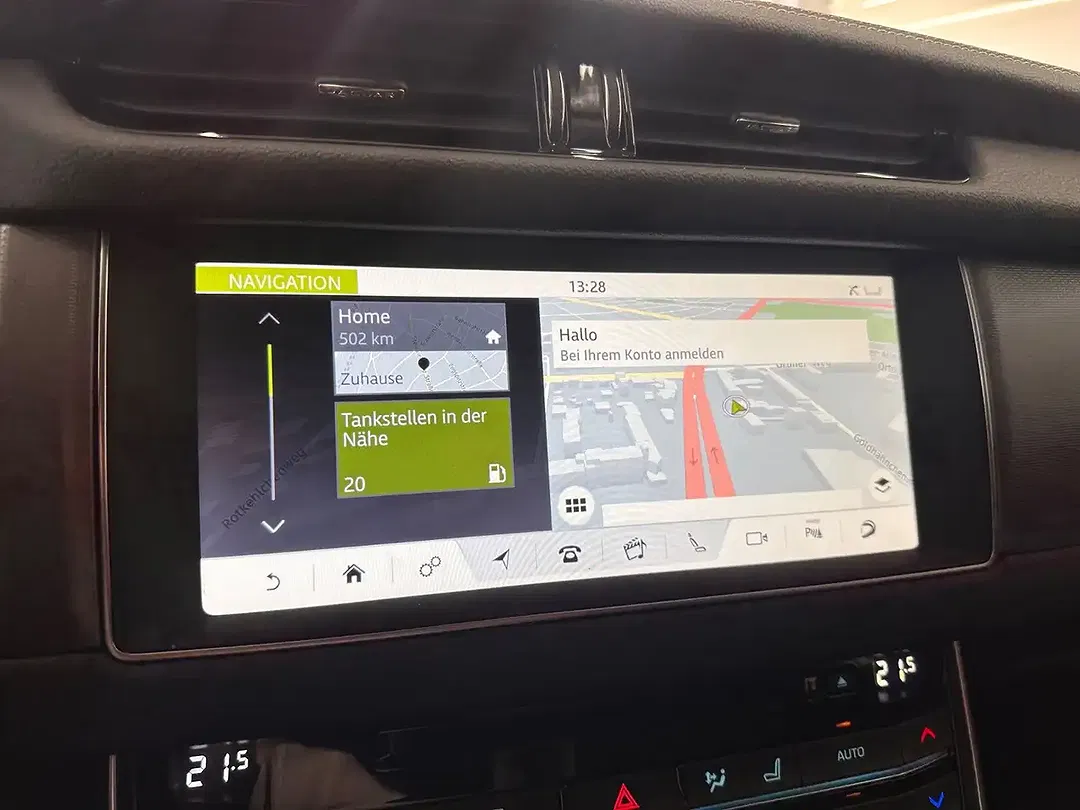Jaguar XF - Thumbnail 25