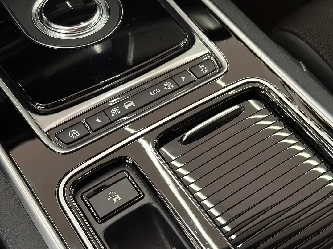 Jaguar XF - Thumbnail 31